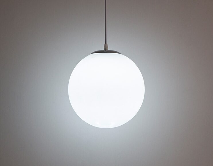 pendente bola esfera globo de vidro branca micaza detalhamento led branco frio branco luminarias Miresa Lustres e arandelas em promocao e barato