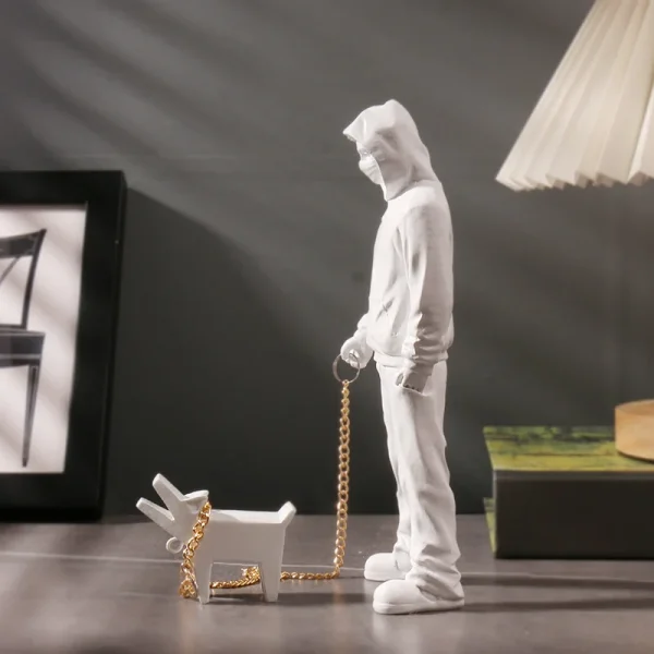 Escultura Cultura Pop Banksy Homem Brincando com Cachorros - Image 4