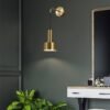 Lumin-ria-de-cabeceira-ajust-vel-moderno-lumin-ria-de-parede-preto-dourado-luxuoso-n-rdico-2 Arandela dourada e preta industrial