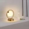 Lumin-ria-de-mesa-em-led-moderna-luzes-douradas-de-galeria-para-leitura-recep-o-de-2 Abajur argola com bola de vidro