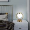 Lumin-ria-de-mesa-em-led-moderna-luzes-douradas-de-galeria-para-leitura-recep-o-de-3 Abajur argola com bola de vidro