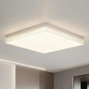 Plafon LED decorativo instalado em teto baixo