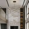 Duplex-piso-sala-de-estar-grande-lustre-villa-escadas-moderno-e-minimalista-anel-lustre-sala-jantar-1 Lustre minimalista argola led