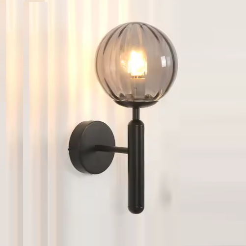 arandela preta com bola de vidro fume transparente marca miresa Arandela barcelona III bola vidro