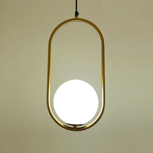 pendente minimalista dourado com bola de vidro branco e marca miresa Pendente dourado bola vidro