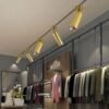 H701ecb3e01504192b3f3783001a4ee48A Spot alumínio dourado com luz de led