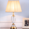 abajur_classico_cristal_transparente_e_cupula_plissada_branca_para_mesa_cabeceira_cama_quarot_casal_marca_miresa Abajur Clássico Vidro Estilo Europeu