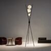Luminária de chão de vidro tripé bola (Luminária de chão 3d tripé bola de vidro), disponível na Miresa, loja-de-luminárias-São-Paulo.