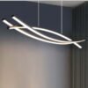 Lustre-de-mesa-de-jantar-moderno-simples-estilo-nordic-l-mpadas-longas-de-luxo-suspens-o Miresa Lustre curva minimalista led