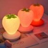 Miresa-luminaria-infantil-Led-presente-do-luminaria-morango-vermelho-do-atmosfera-15cm-altura Miresa-luminaria-infantil-Led-presente-do-luminaria-morango-vermelho-do-atmosfera-15cm-altura