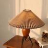 Estilo-p-s-moderno-do-vintage-mesa-de-topo-decorativo-l-mpada-mesa-nordic-nogueira-tri-1 Abajur nogueira triângulo