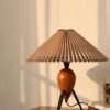 Estilo-p-s-moderno-do-vintage-mesa-de-topo-decorativo-l-mpada-mesa-nordic-nogueira-tri-2 Abajur nogueira triângulo