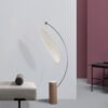 Design-criativo-de-arte-simples-para-sala-de-estar-sof-de-canto-l-mpadas-de-ch-1 Luminária de chão escultural contemporâneo