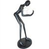 Luminária escultura humanóide segurando esferas
