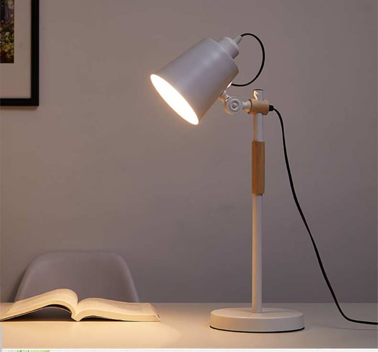 Luminária de mesa simples leitura (Luminária de mesa simples para leitura), disponível na Miresa, loja-de-luminárias-São-Paulo.