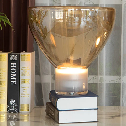 abajur_moderno_cogumelo_de_vidro_ambar_marca_miresa