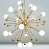 Lustre dourado molécula Sputinik, uma opção de lustre dourado moderno molécula sputinik, vendida pela Miresa, loja-de-luminárias-São-Paulo.