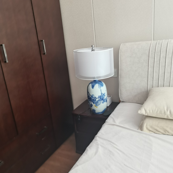 Lumin-ria-de-cabeceira-estilo-chin-s-candeeiro-de-mesa-pintado-m-o-em-porcelana-azul-1
