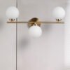 Abajur bola de vidro branco leitosa