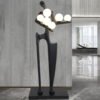 Frp-sala-de-estar-designer-luz-noite-arte-decora-o-escultura-figura-shopping-sal-o-exposi Luminária de chão escultura artística humana segurando bolas