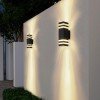 Arandela moderna alumínio preto para jardins e fachadas