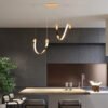 Ouro-Irregular-Alum-nio-LED-Luzes-Pingente-Lustres-Modernos-Ilumina-o-De-Sala-De-Estar-E-1 Pendente minimalista dourado espiral alumínio