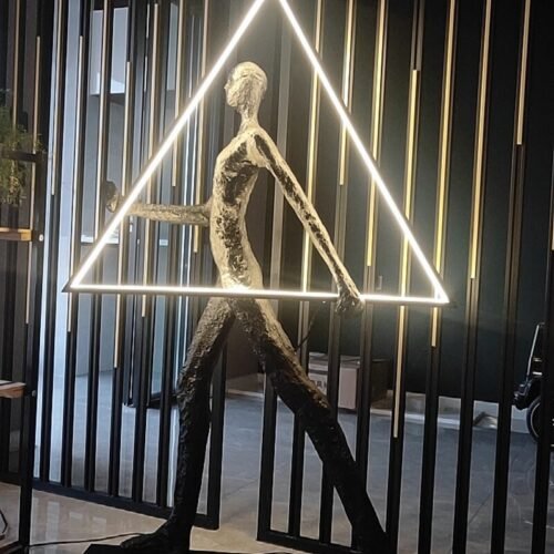 Luminária Chão Escultura Humana