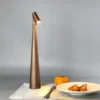 Candeeiro-de-mesa-LED-port-til-com-sensor-de-toque-3-n-veis-de-brilho-bateria-2 Luminária Mesa Sem Fio Portátil de LED