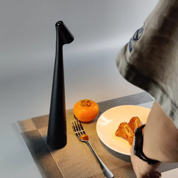 Candeeiro-de-mesa-LED-port-til-com-sensor-de-toque-3-n-veis-de-brilho-bateria-3 Luminária Mesa Sem Fio Portátil de LED