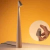 Candeeiro-de-mesa-LED-port-til-com-sensor-de-toque-3-n-veis-de-brilho-bateria Luminária Mesa Sem Fio Portátil de LED