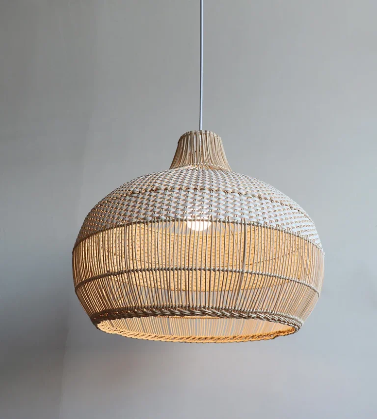 Foto de pendente Rattan Artesanal Tropical Para Praia e Campo, pendente de rattan tropical, catálogo Miresa, loja-de-luminárias-São-Paulo.