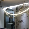 Longo-Tipo-LED-Pingente-De-Ilumina-o-Modern-Designer-Linha-L-mpada-L-mpada-De-Escrit Lustre Minimalista Acrílico Em Curva Com Luz de LED
