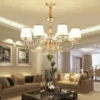 Modern-Gold-Metal-LED-Lustres-Ilumina-o-Sala-De-Estar-Sala-De-Jantar-Lumin-ria-Decora-2 Lustre Clássico Dourado Detalhes Vidro e Cúpulas Brancas