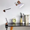 S60448d690f394099a71429fc88a8e7b8M Luminária de Mesa Com Fixação Tipo Clipe