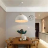 L-mpada-pendente-de-madeira-n-rdica-moderna-Lustre-LED-decorativo-Luz-suspensa-para-sala-de-1 Pendente Moderno Redondo 1/2 Esfera Alumínio Branco