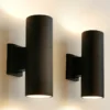 Arandela de alumínio tubo preto (Arandela Tubo Alumínio Preto Para Jardins e Fachadas IP65), disponível na Miresa, loja-de-luminárias-São-Paulo.