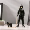 Banksy-Homem-Trendy-Brincando-com-Cachorros-Brinquedos-Brancos-Esculturas-e-Ornamentos-de-Arte-2 Escultura Cultura Pop Banksy Homem Brincando com Cachorros