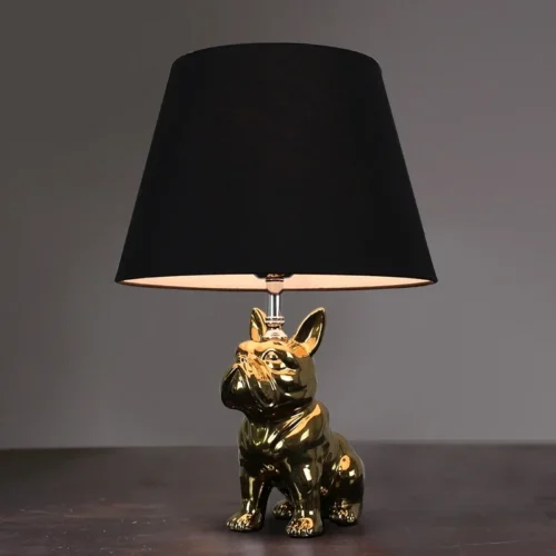 Abajur Cultura Pop Design Cão Buldogue De Resina e Cúpula Tecido