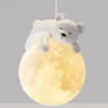 Modern-Cartoon-Bear-LED-Pendant-L-mpadas-para-o-quarto-do-mi-do-Cabeceira-Sala-de Luminária Infantil Lua Com Ursa ou Coelho Acima Dormindo