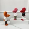 SAAKAR-Estatuetas-de-Resina-Bolso-Bal-o-Rua-Tend-ncia-Decora-o-de-Arte-Est-tua-1 Estatuetas Cultura Pop Cão Humanoide De Resina Forma De Balão