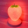 Luminária Fruta Morango Cultura Pop USB Recarregável | Miresa | loja-de-luminárias-São-Paulo Luminária Fruta Morango Cultura Pop USB Recarregável: luminária fruta morango, oferecido pela Miresa, loja-de-luminárias-São-Paulo.
