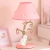 Nordic-Ins-Cartoon-Room-Decor-Table-Lamp-Princesa-Pink-Rabbit-Luz-do-quarto-das-crian-as Luminária Infantil (Quarto Bebê), Abajur Coelho Cúpula Cônica