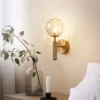 kf-H828b8904bcc24dd38ab073cc9b9d14b00-N-rdico-moderno-quarto-l-mpada-de-parede-ao-lado-bola-vidro-led-luzes-parede-wandlamp Luminária Parede Preta ou Dourada Com Bola De Vidro