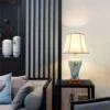 kf-H0cc4237a9b1241379e12ee5aa06430a9b-OULALA-Ceramic-Table-Lamps-Blue-Luxury-Brass-Fabric-Desk-Light-Home-Decorative-for-Living-Room-Dining Abajur Clássico Cerâmica Desenho Da Natureza