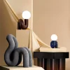 kf-S16272db452b94d6cb423a0e59601b0b6A Abajur Art Pop Tubo Em Curva Com Bola Branca Leitosa