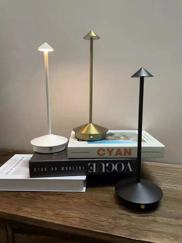 kf-S24653a0a048c4fada31420bffe575c1cL-2600-MAH-advanced-simple-wireless-charging-desk-lamp-hotel-bar-table-decorative-light