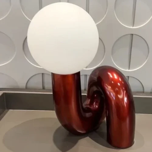 Abajur Art Pop Tubo Em Curva Com Bola Branca Leitosa
