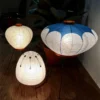 kf-S49d149b2dbcf45ea85ddfebfd1c9ba704-Japanese-Style-Noguchi-Yong-Tea-Room-Xuan-Paper-Lamp-Minimalist-Homestay-Bedroom-and-Study-Decoration-Floor Abajur Tripé Japonês Style Noguchi Yong Paper