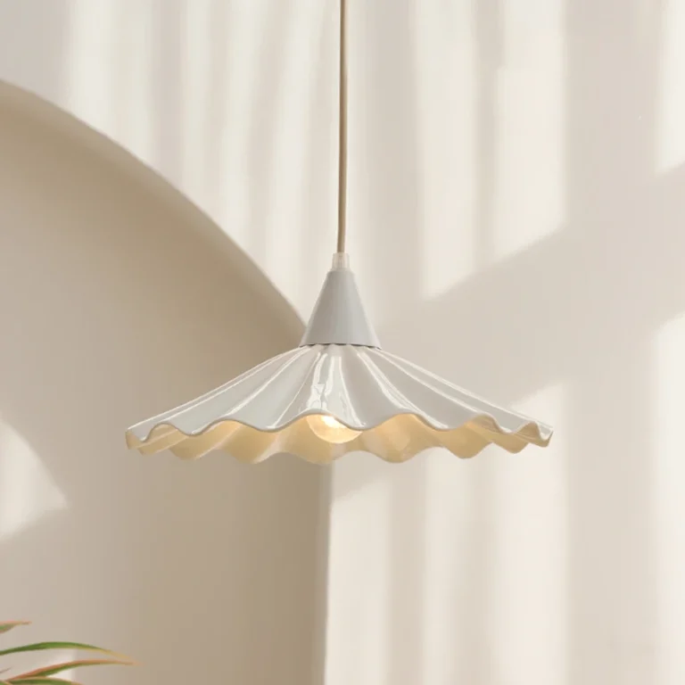 Pendente Branco Vintage De Cerâmica: pendente de cerâmica vintage, oferecido pela Miresa, loja-de-luminárias-São-Paulo.