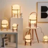 kf-S681c526bc2f342e9b6a06192e6884e26g-Cole-Cestita-Floor-Lamp-Art-Modern-Simple-Led-Wood-Light-Living-Room-Study-Bedroom-Bedside-Lamp Abajur Cestita Moderno Com Luz Confortável de LED